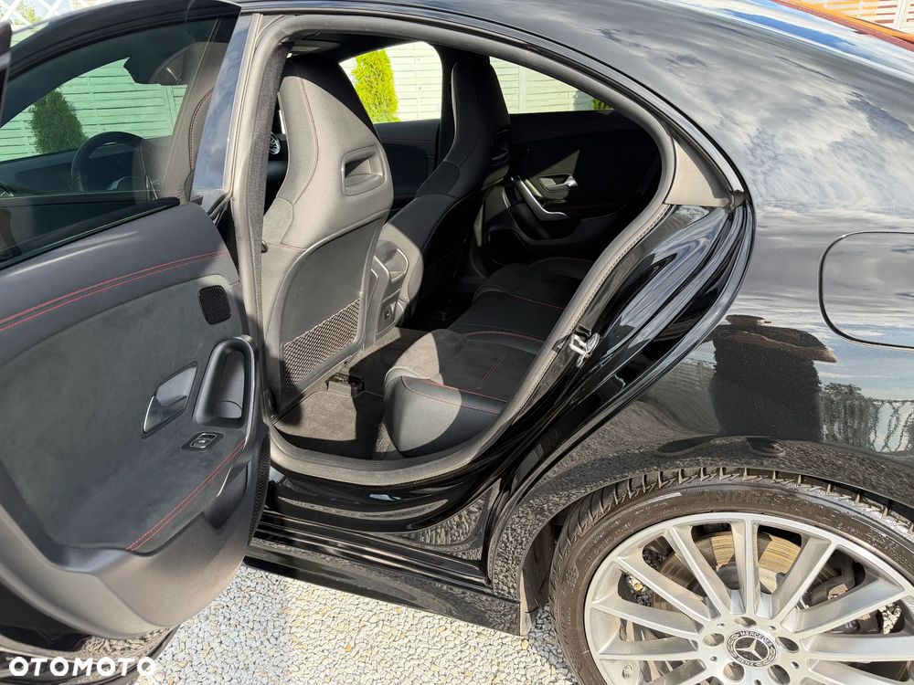 Mercedes-Benz CLA 250 4-Matic AMG Line 7G-DCT - 22
