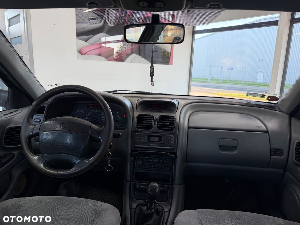 Renault Laguna 2.0 16V RXE - 17