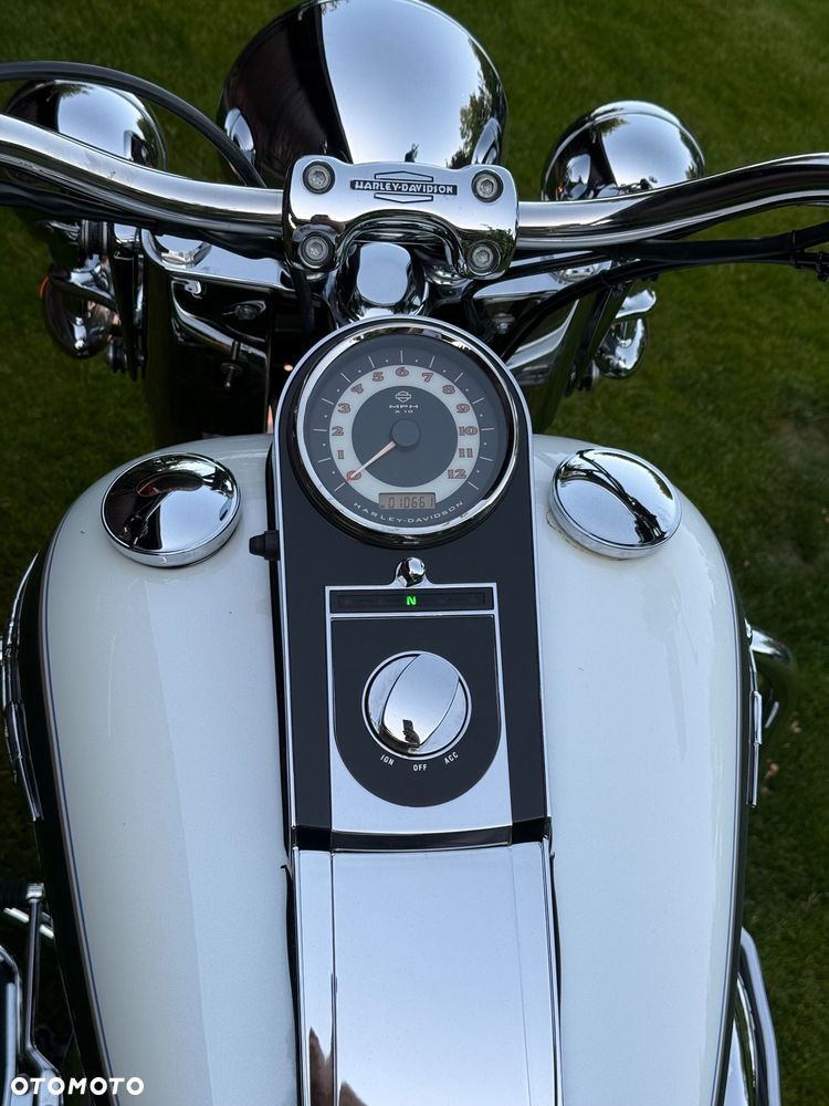 Harley-Davidson Softail Deluxe - 7