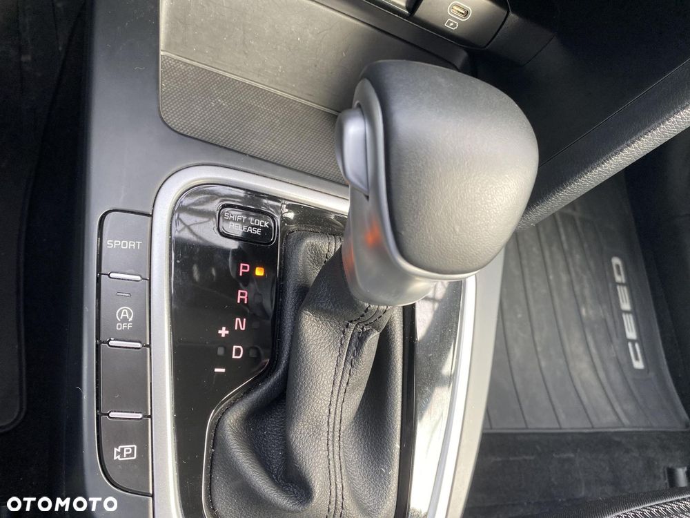 Kia Ceed - 21