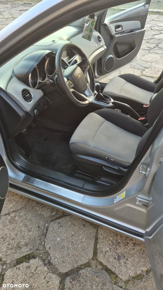 Chevrolet Cruze 1.6 LS+ - 8