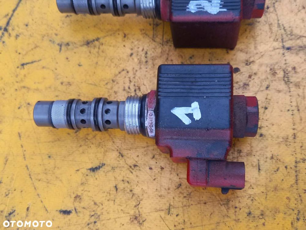 Blok zaworowy Powershift rozdzielacz cewka McCormick XTX200 - 7