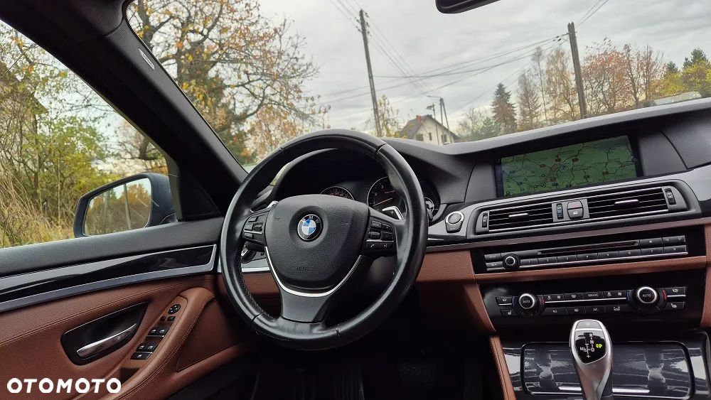 BMW Seria 5 520i Touring Sport-Aut - 13
