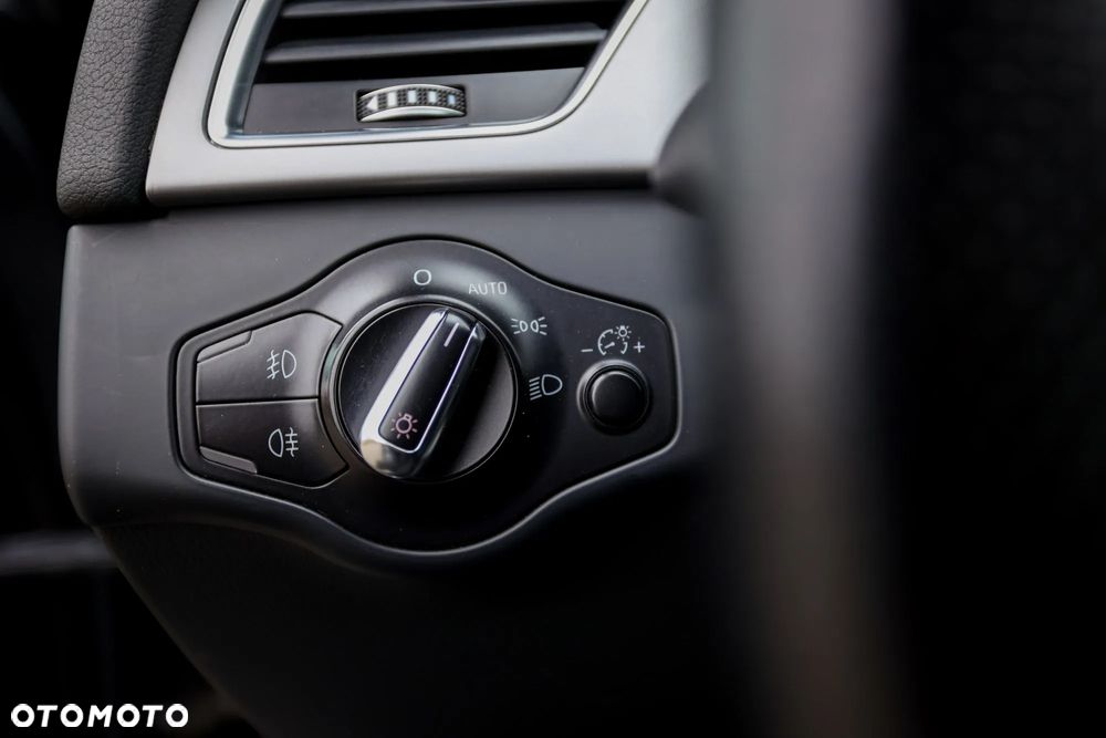 Audi A4 2.0 TDI DPF S line Sportpaket - 28