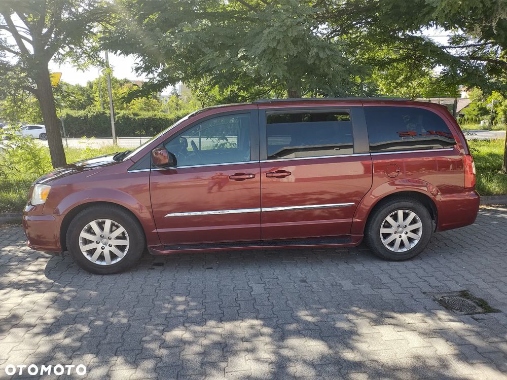 Chrysler Town & Country - 1
