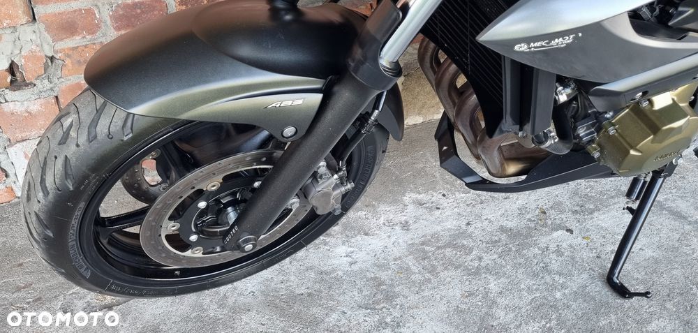 Yamaha XJ - 6