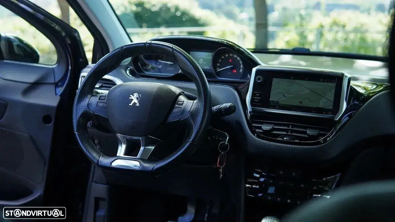 Peugeot 208 1.2 PureTech GT Line - 48