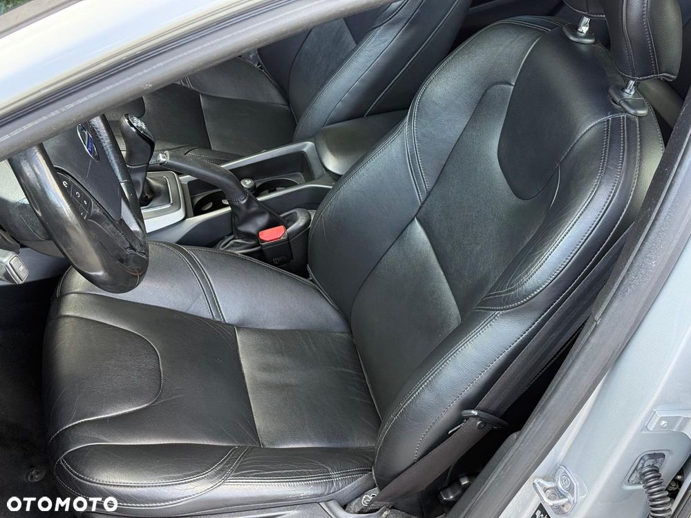 Volvo V40 D2 Momentum - 9