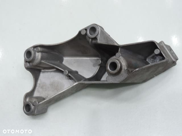 ŁAPA SILNIKA LEWA AUDI A4 B6 1.6 8V - 5