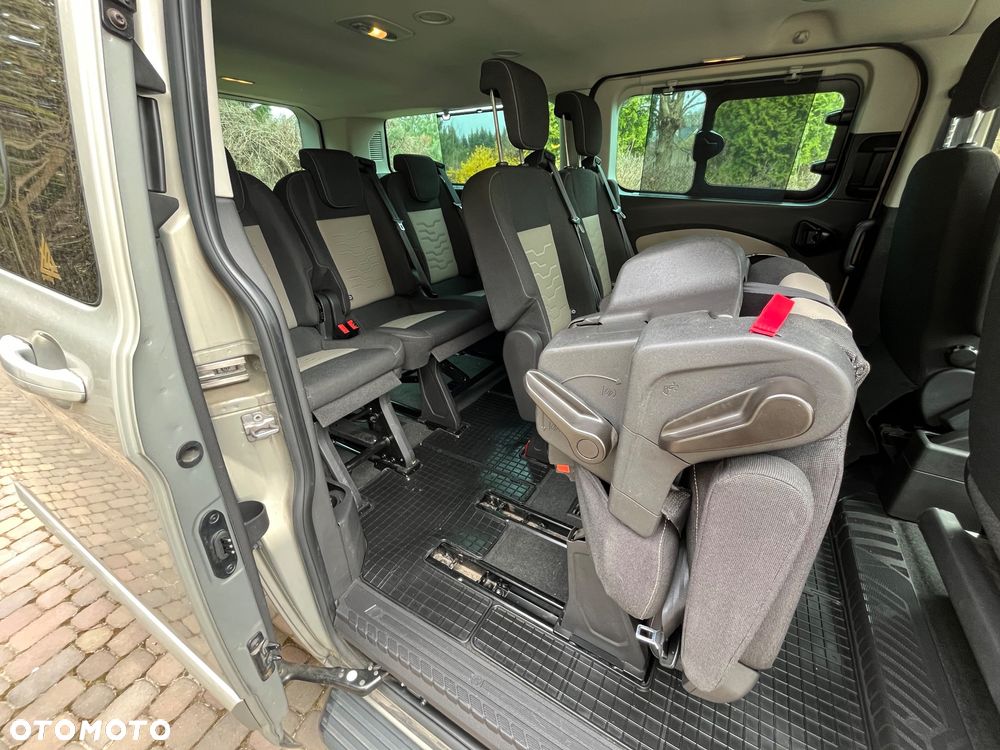 Ford Tourneo Custom - 23