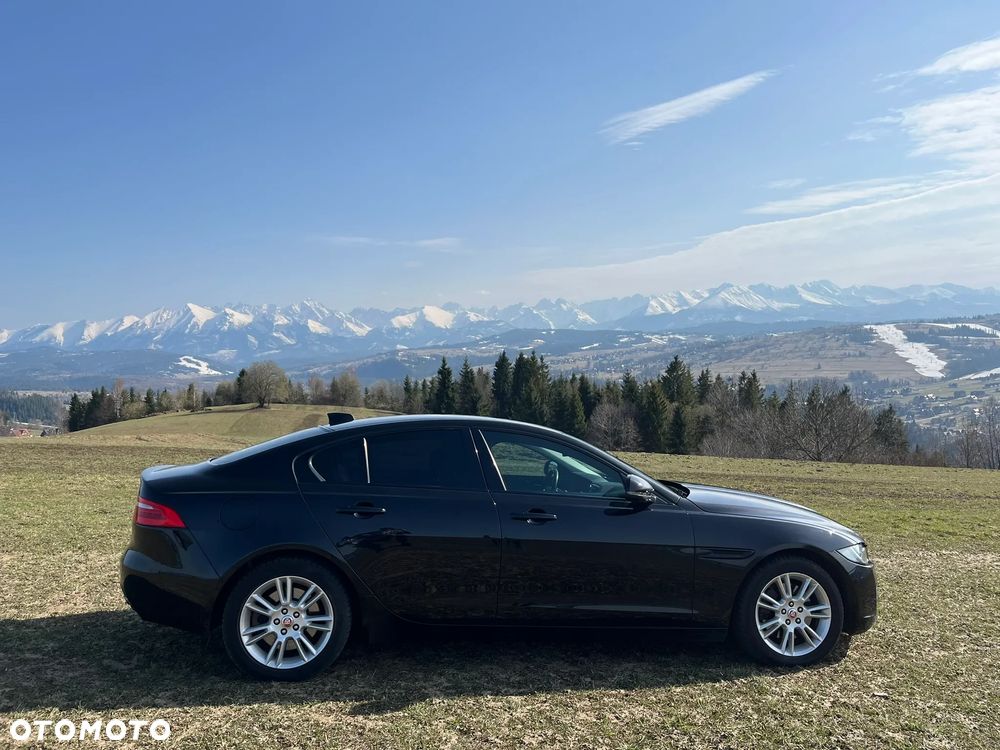 Jaguar XE 2.0 T Portfolio - 5
