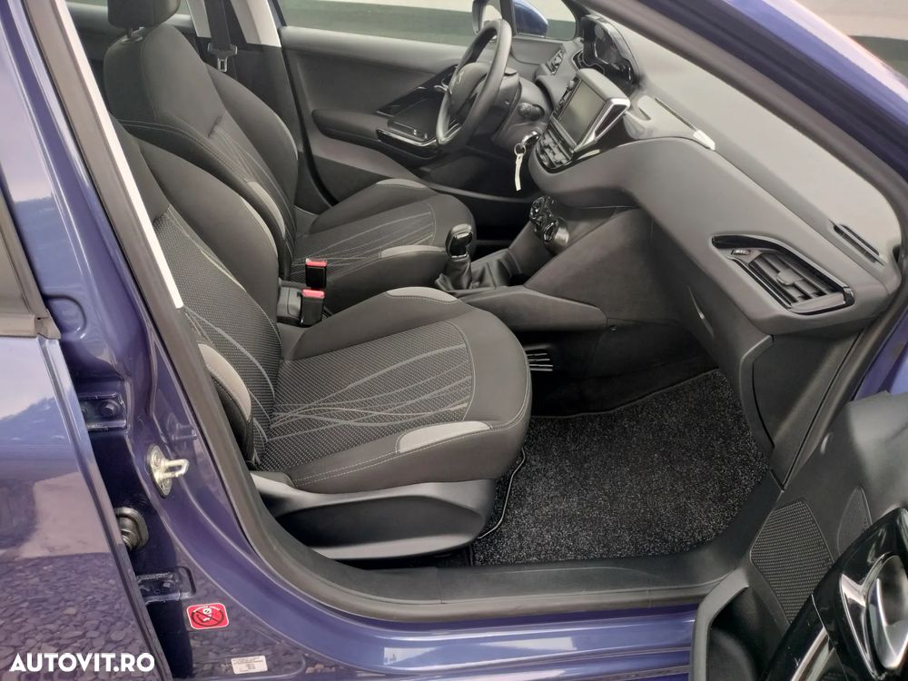 Peugeot 208 1.2 L PureTech Active - 5