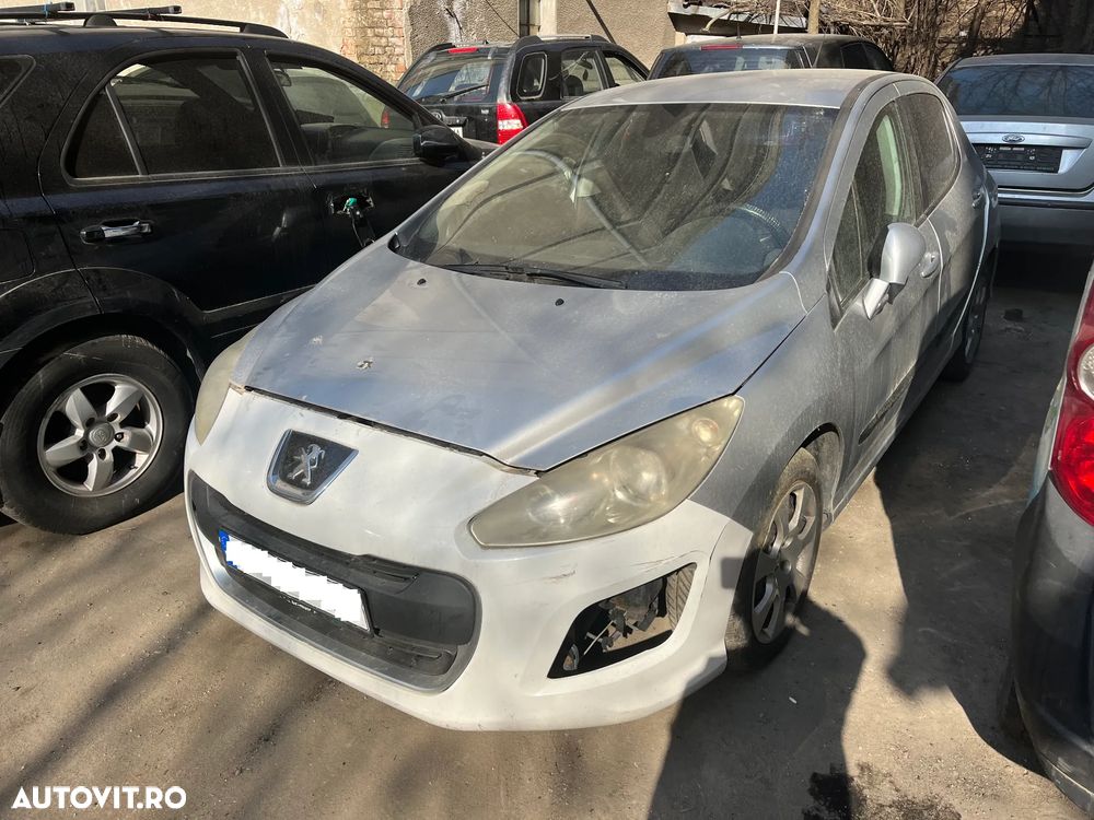 Dezmembrez Peugeot 308 1,6 HDI 2011 facelift - 1