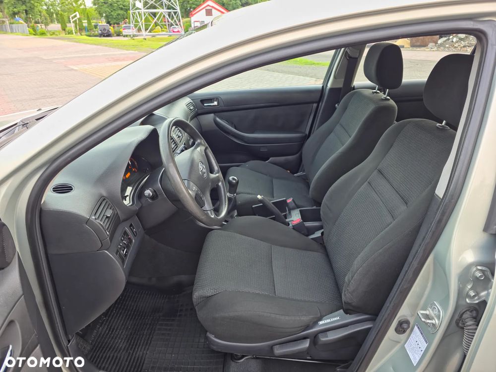 Toyota Avensis 2.0 D-4D Sol - 14