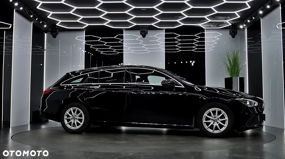 Mercedes-Benz CLA 180 7G-DCT - 10