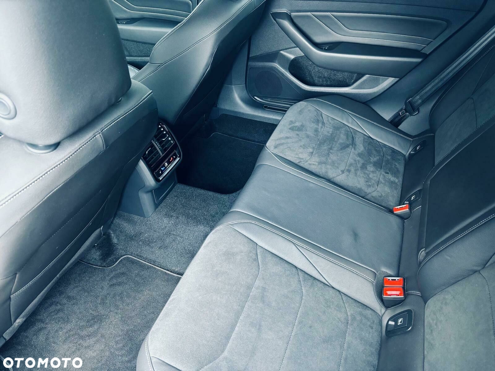 Volkswagen Arteon 2.0 TSI R-Line DSG - 19