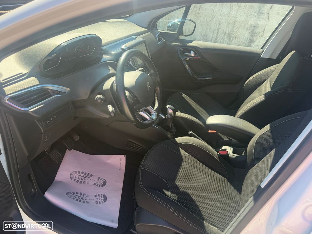 Peugeot 208 1.2 PureTech Allure - 8