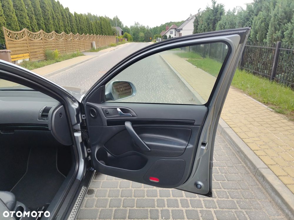 Skoda Octavia 2.0 TSI RS - 23