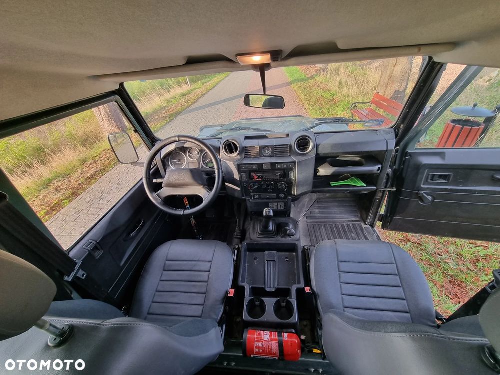 Land Rover Defender - 30