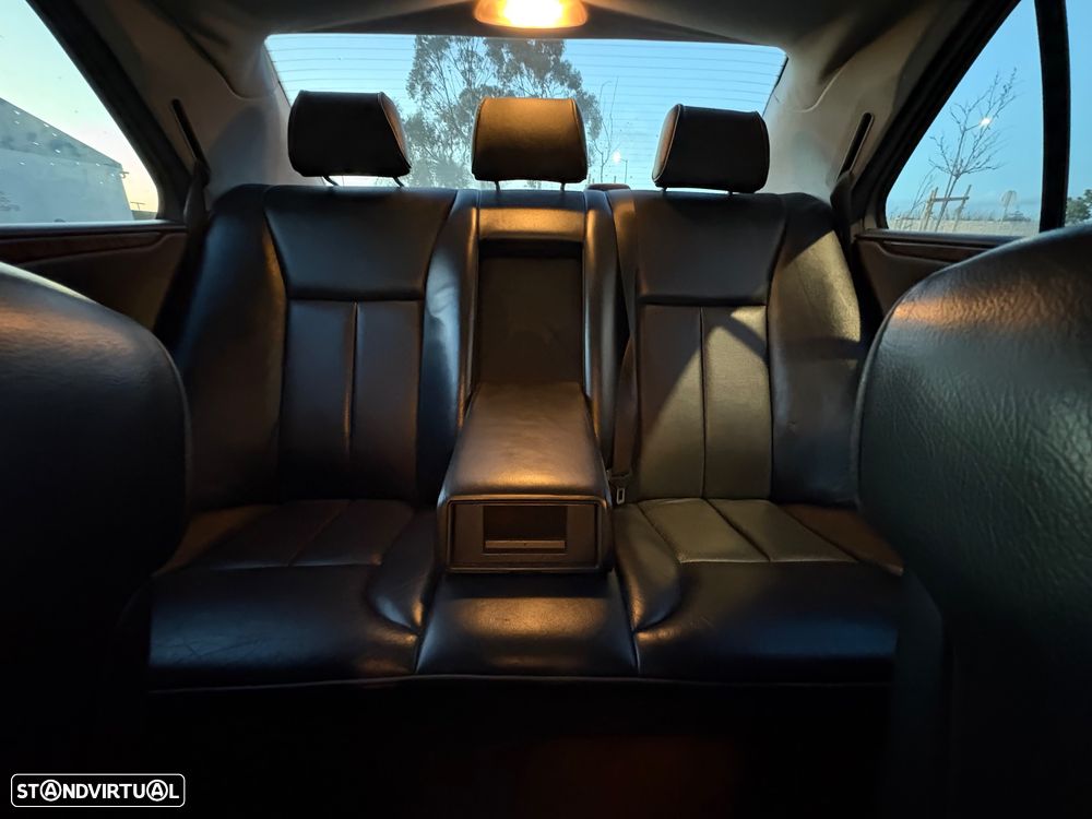 Mercedes-Benz E 240 Classic - 17
