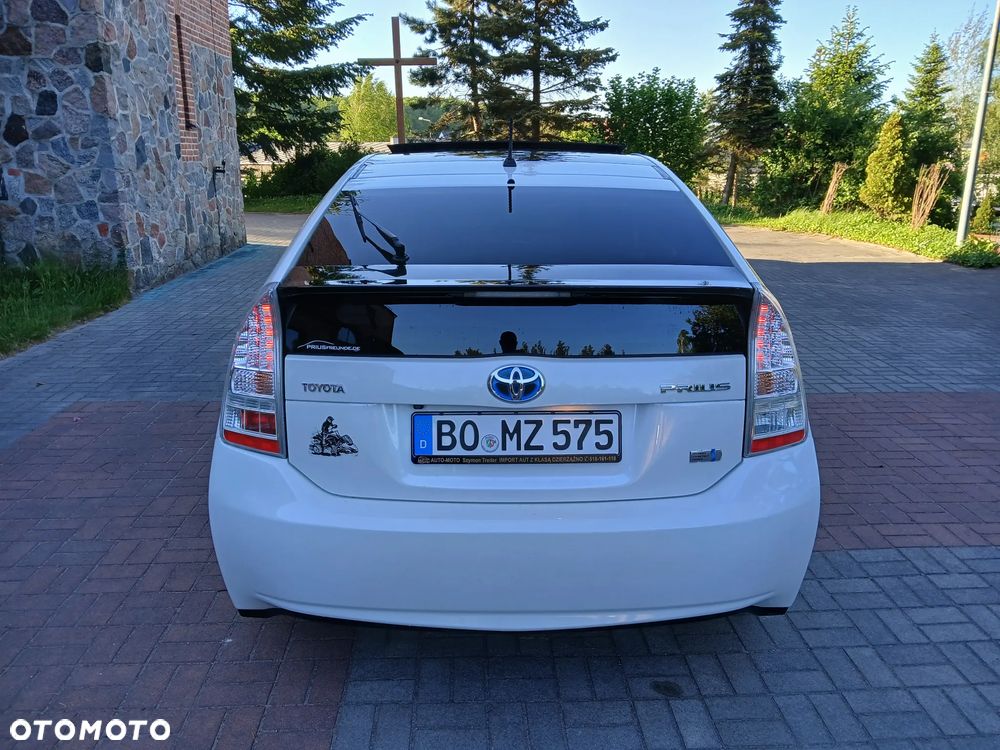 Toyota Prius (Hybrid) Executive - 32