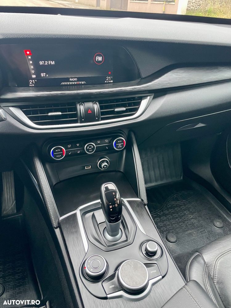 Alfa Romeo Stelvio 2.0 Turbo 16V AT8-Q4 - 22