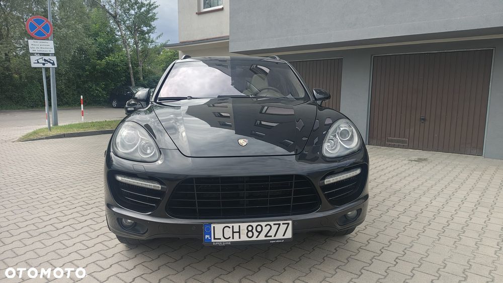 Porsche Cayenne - 1