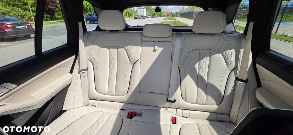 BMW X5 M50i - 12