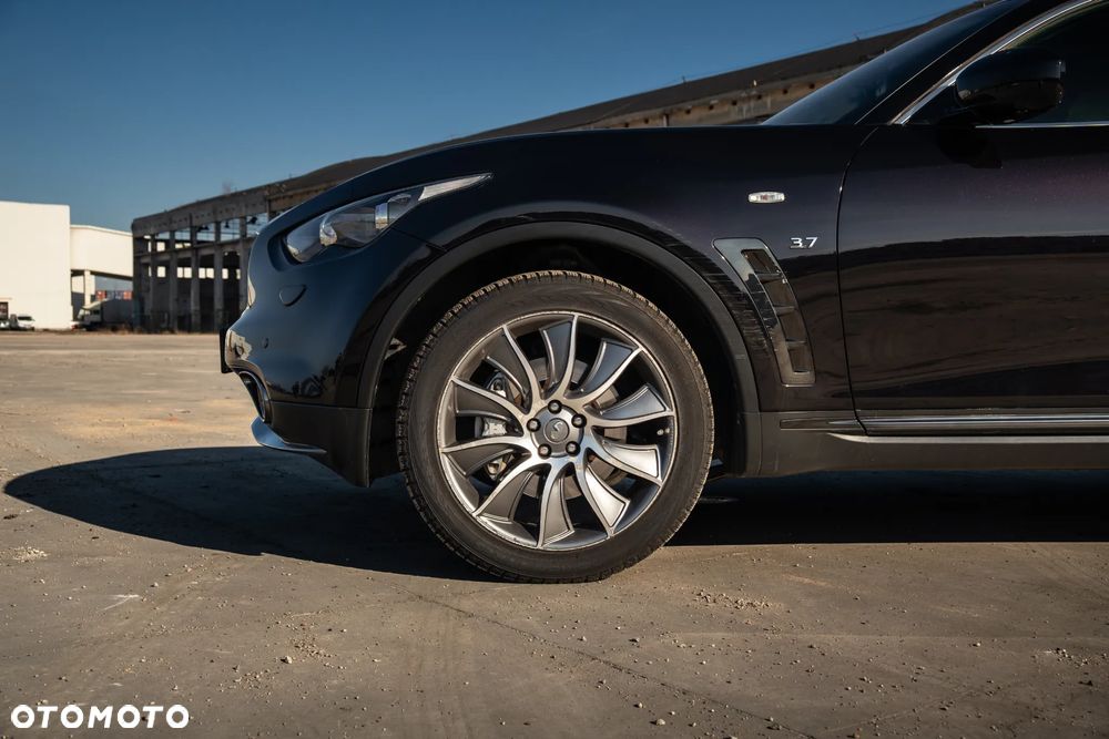 Infiniti QX70 - 6