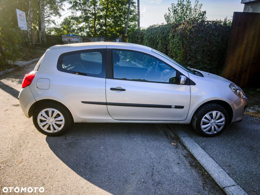 Renault Clio 1.2 16V Authentique - 4