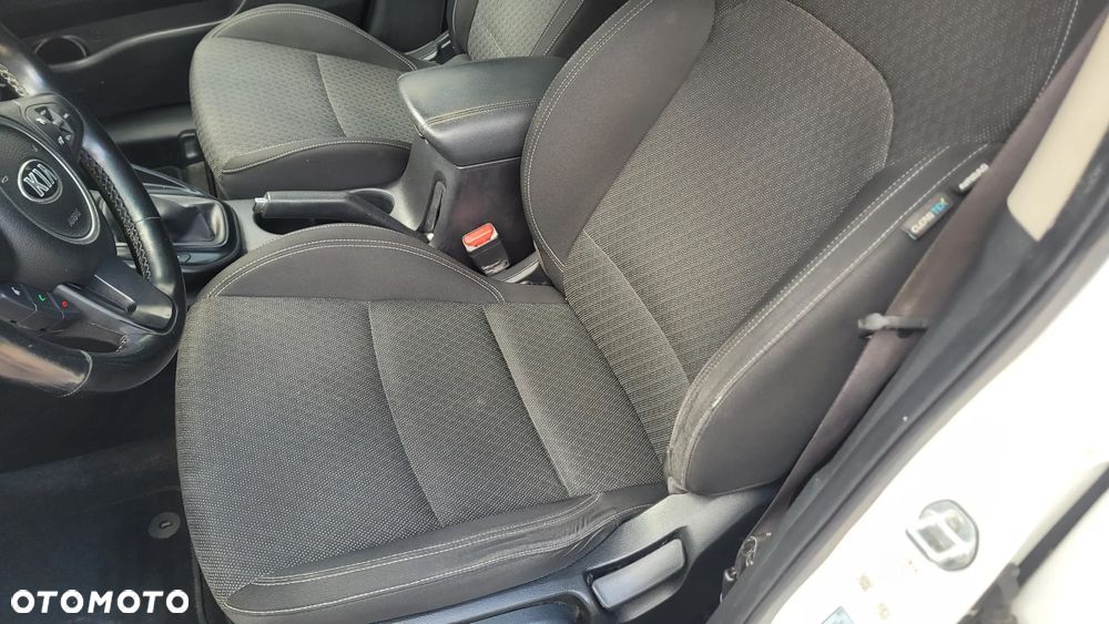Kia Carens 1.7 CRDi 141 Dream Team Edition - 27