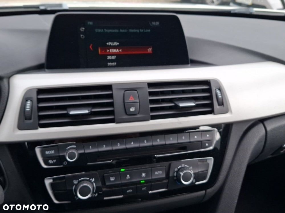 BMW Seria 3 318i - 28