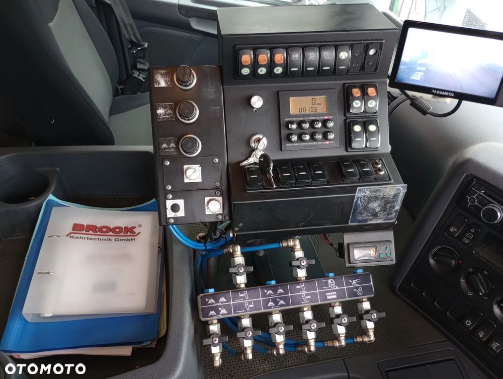 Scania P250 Euro-6 Zamiatarka Brock SL280 Mercedes - 14