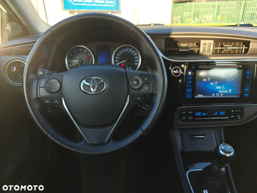 Toyota Corolla 1.6 Comfort - 9