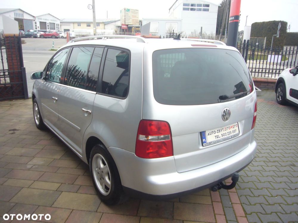 Volkswagen Touran 2.0 TDI DPF Highline - 9