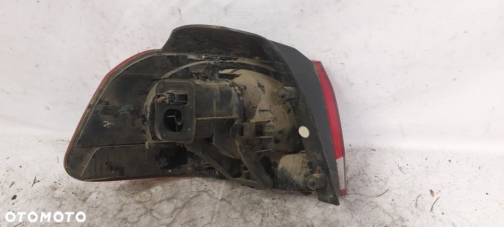 .  TYL TYLNA LAMPA PRAWA VOLKSWAGEN GOLF 6 HB - 4