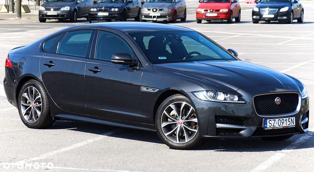 Jaguar XF 20d R-Sport - 38