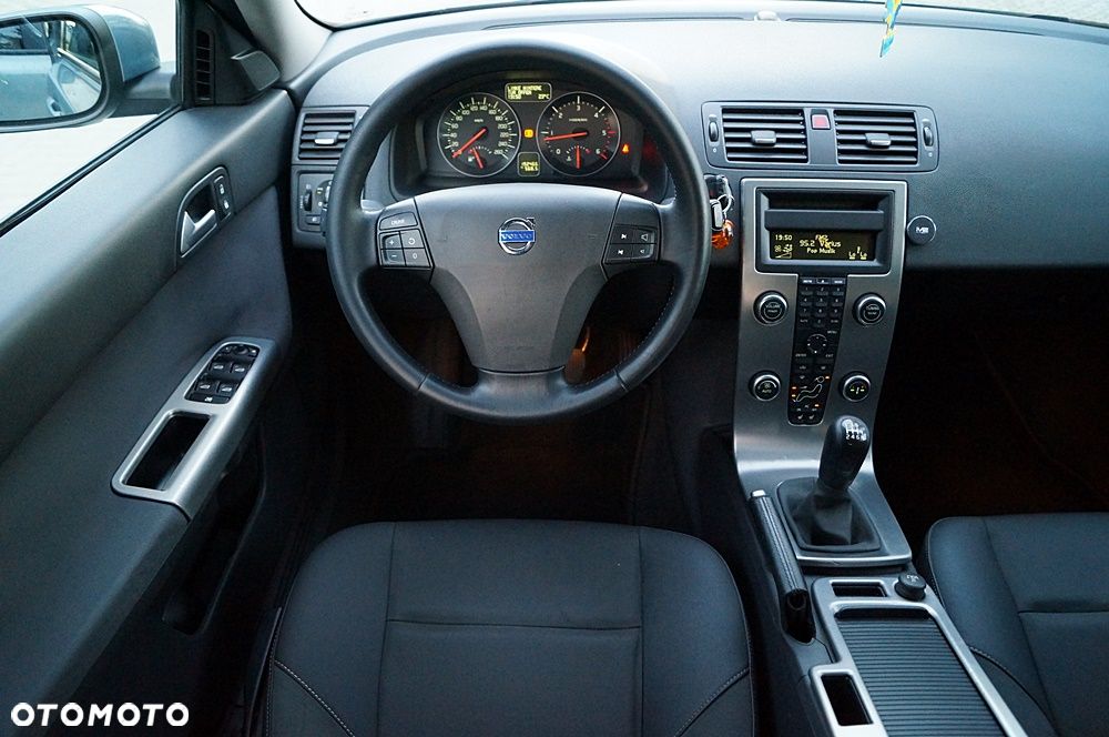 Volvo V50 D5 Momentum - 21