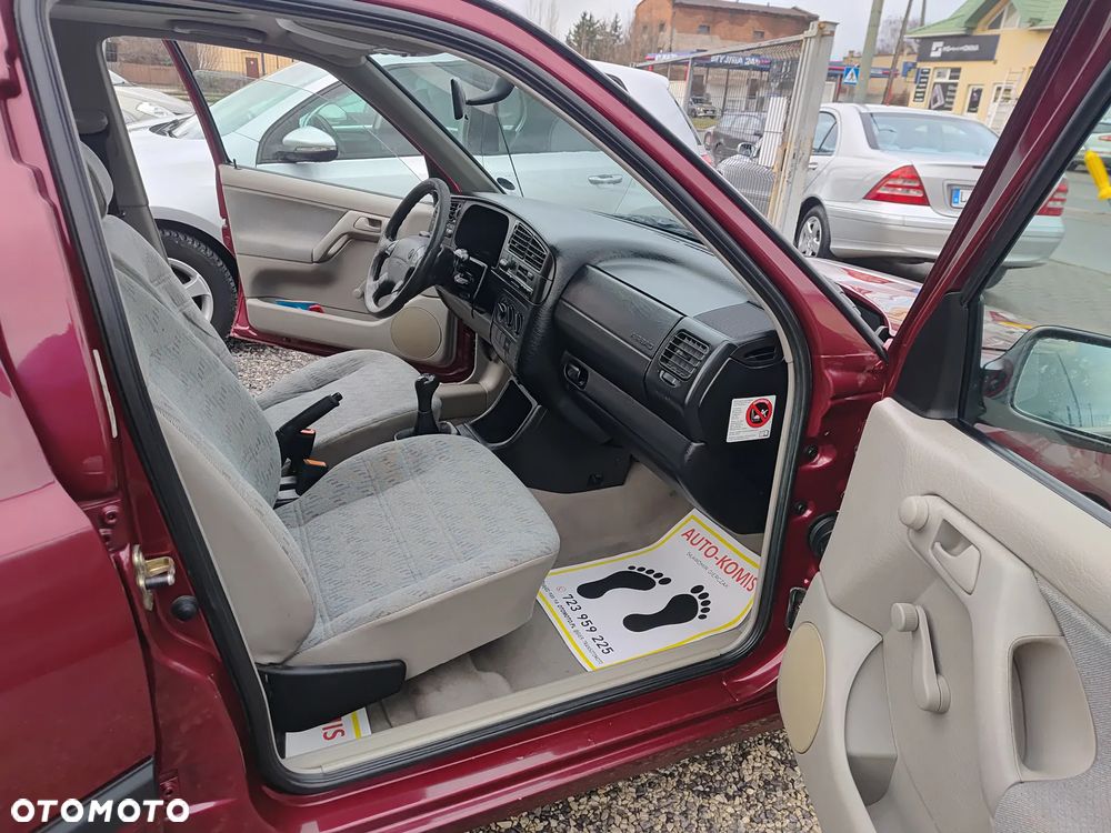 Volkswagen Golf 1.8 - 22