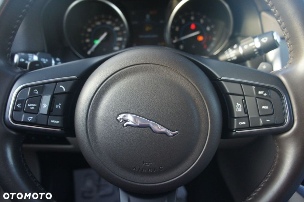 Jaguar XF - 24