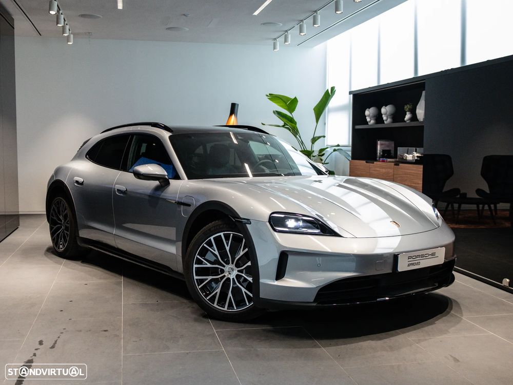 Porsche Taycan Cross Turismo 4 - 7