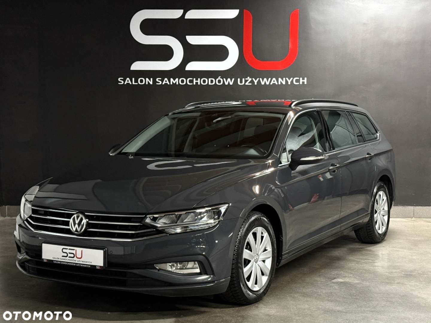Volkswagen Passat - 1