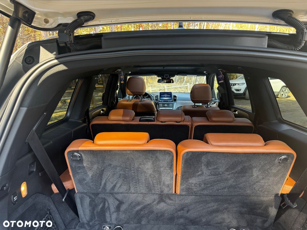 Mercedes-Benz GLS - 21