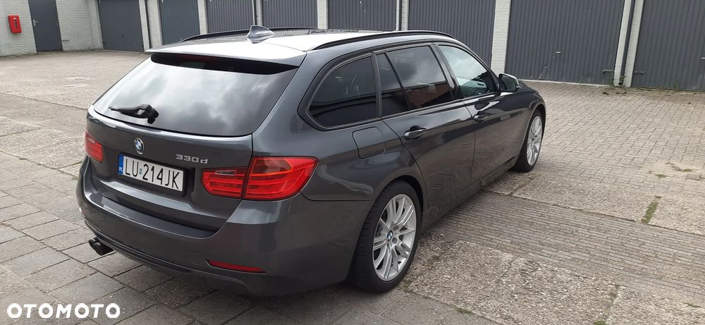 BMW Seria 3 330d Sport Line - 30