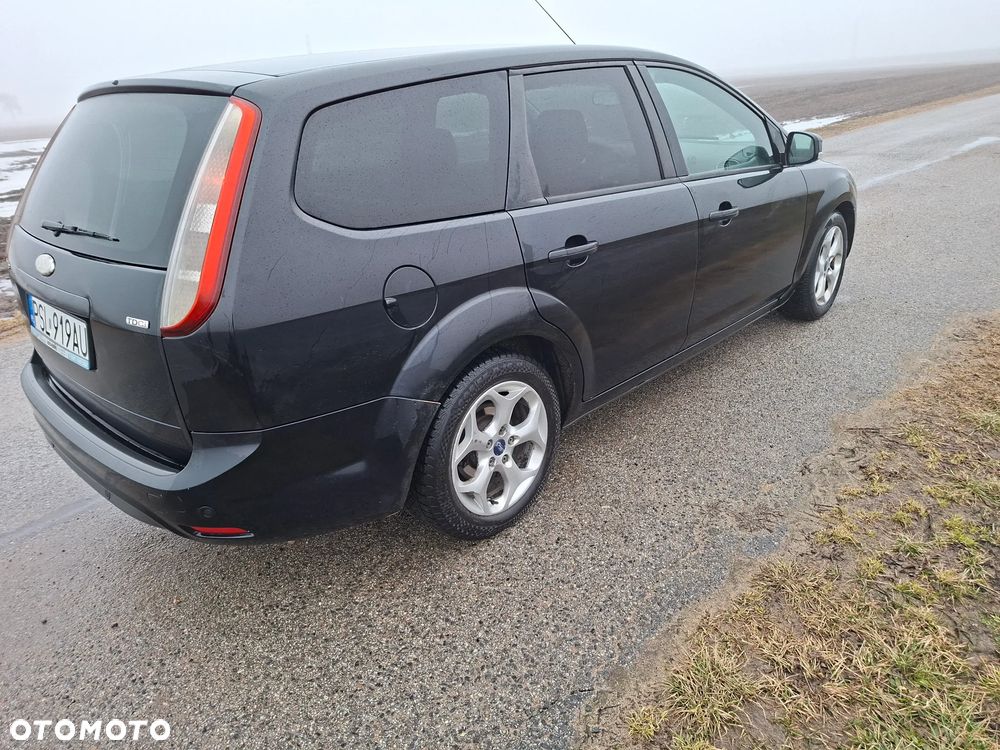 Ford Focus 1.6 TDCi DPF Style - 6