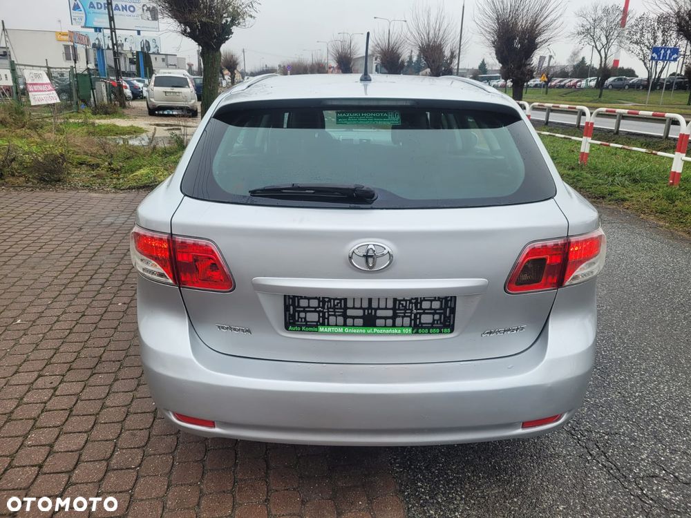 Toyota Avensis 1.8 Comfort - 8