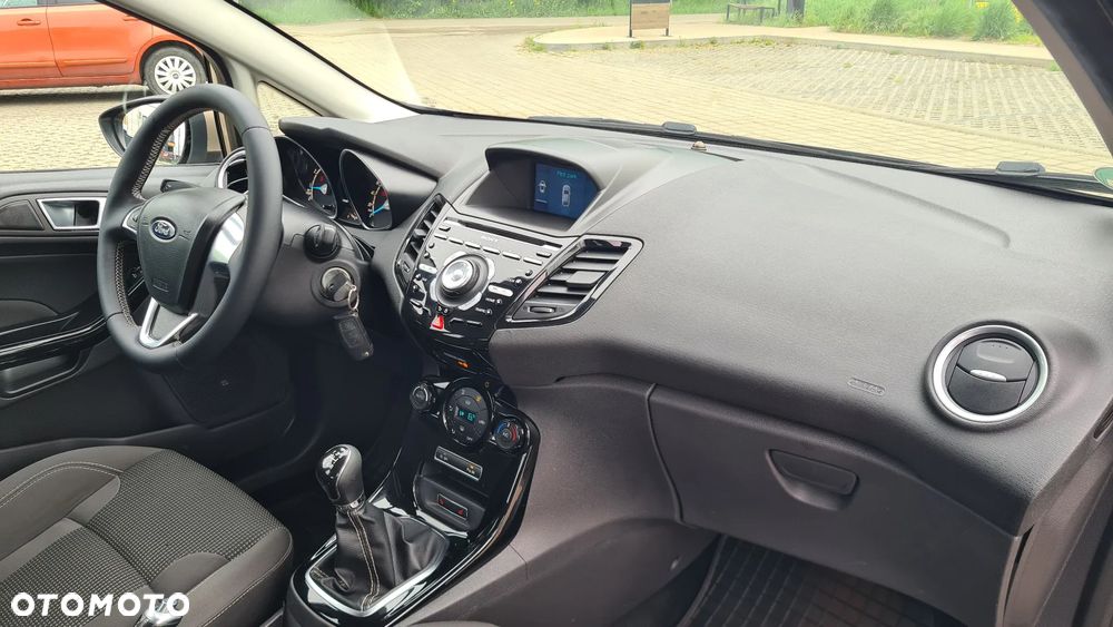 Ford Fiesta 1.0 EcoBoost S&S TITANIUM - 10