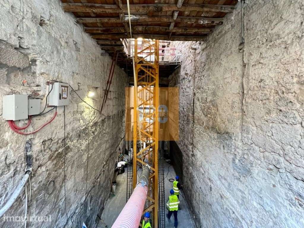 Prédio junto à Estação de S. Bento - Grande imagem: 2/16
