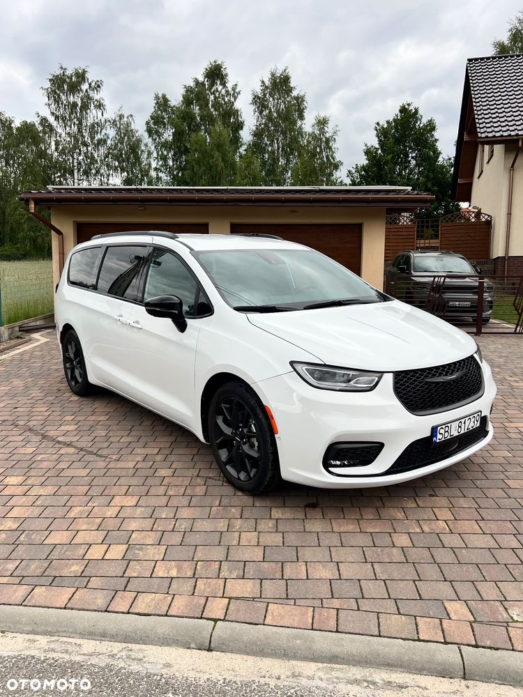 Chrysler Pacifica - 2