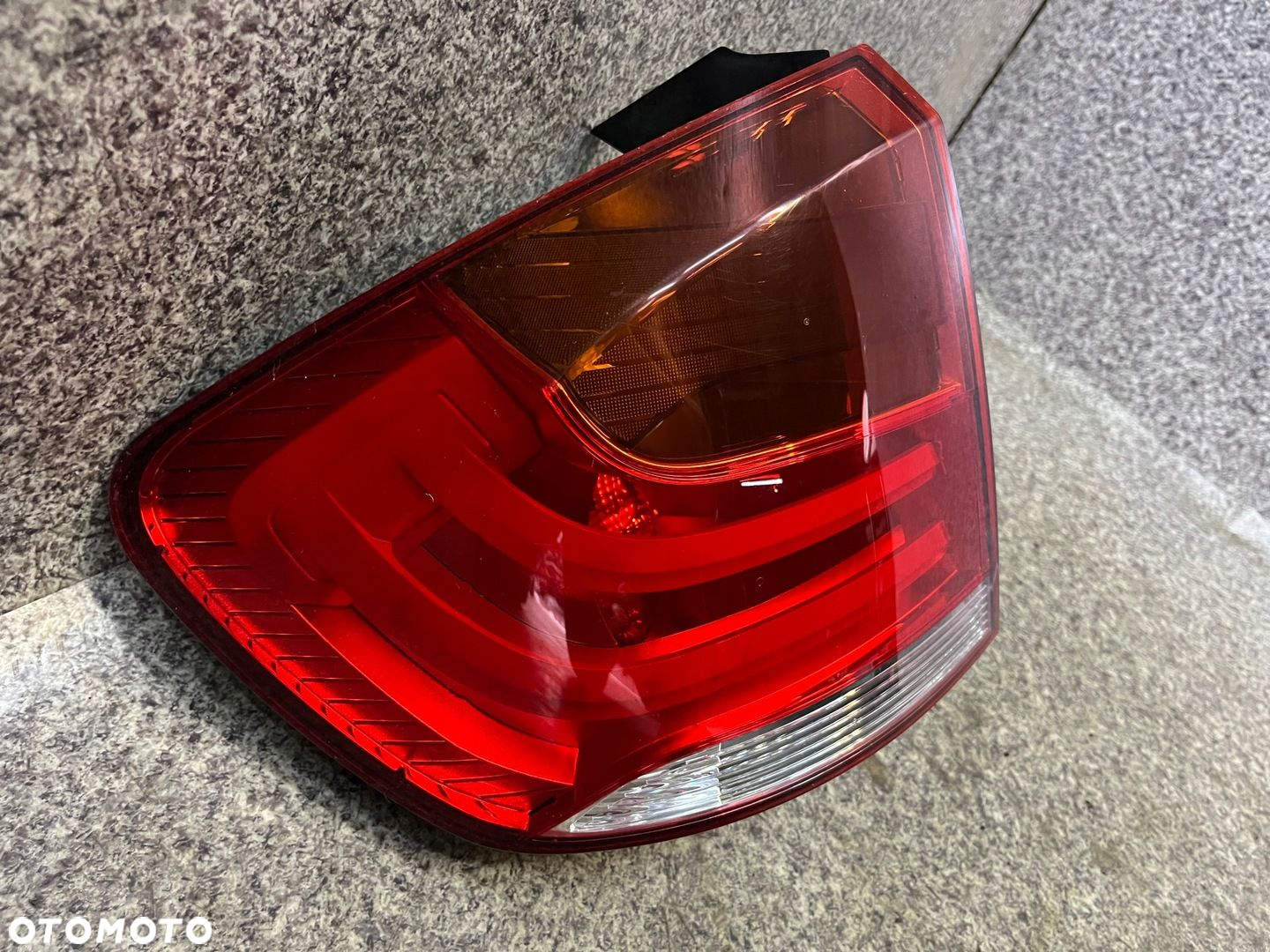 Lampa lewy tyl lewa tylna w blotnik BMW E84 X1 2011 ORYGINALNA - 2